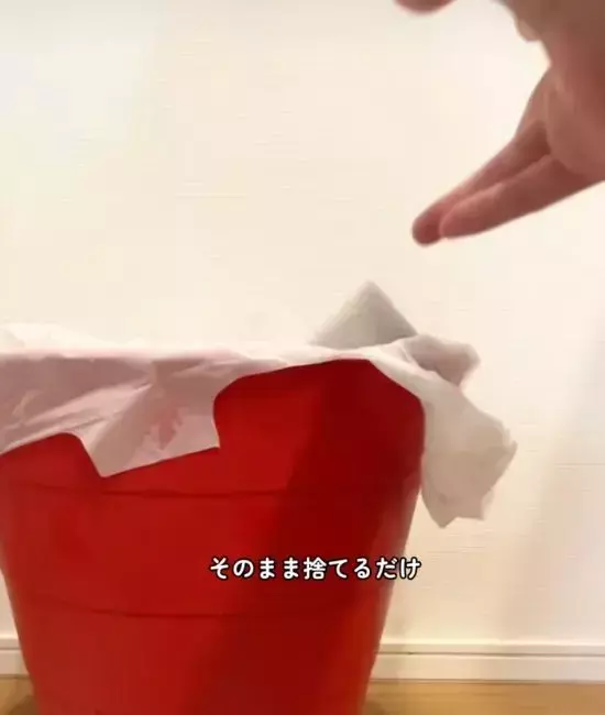 毎日ポイッと捨てるだけ！　ニトリの299円アイテムに「衛生的でめっちゃ楽」「習慣にする」