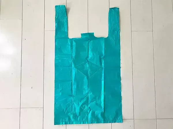 レジ袋をきれいに収納したいならやって！　話題の『四角形折り』【手順】