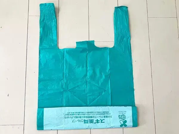 レジ袋をきれいに収納したいならやって！　話題の『四角形折り』【手順】