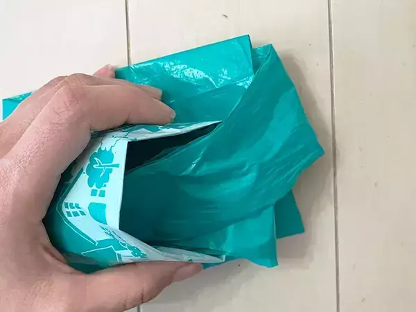レジ袋をきれいに収納したいならやって！　話題の『四角形折り』【手順】
