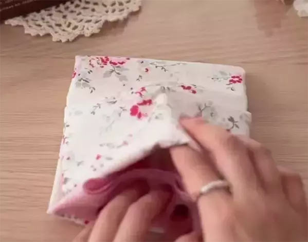 ハンカチを活用して春の外出を華やかに！　結ぶだけのエコバッグ、ポーチ、ボトルカバーの作り方