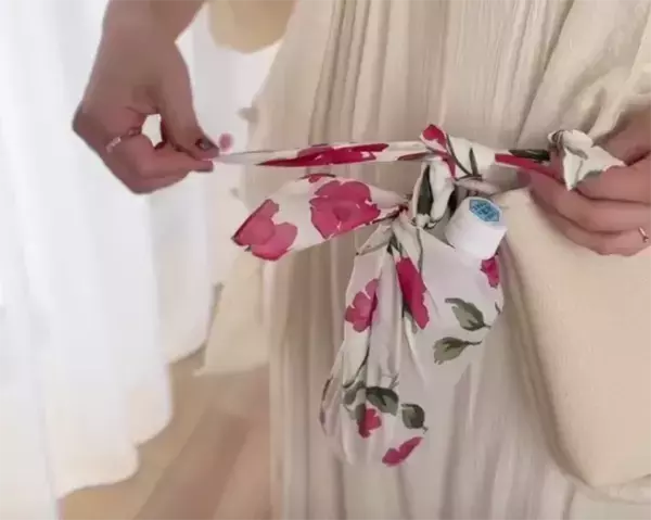 ハンカチを活用して春の外出を華やかに！　結ぶだけのエコバッグ、ポーチ、ボトルカバーの作り方