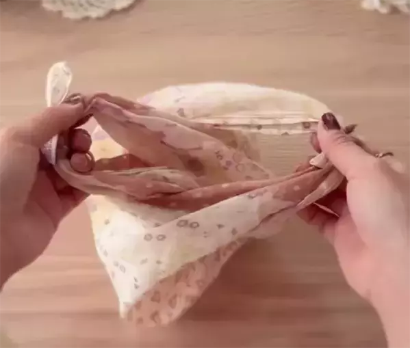 ハンカチを活用して春の外出を華やかに！　結ぶだけのエコバッグ、ポーチ、ボトルカバーの作り方