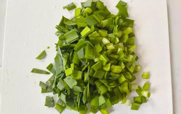 4歳娘が朝からモリモリ食べた！　いつものチャーハンに加えた『野菜』に「意外と食べやすい」