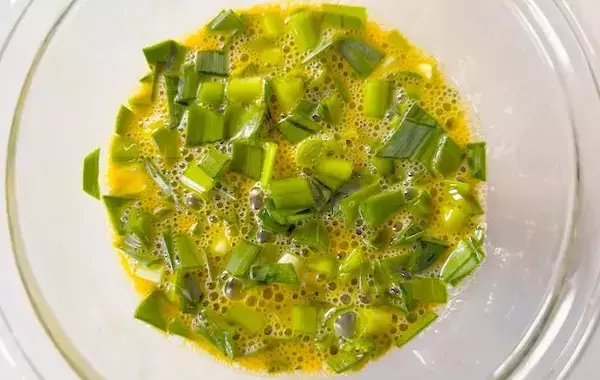 4歳娘が朝からモリモリ食べた！　いつものチャーハンに加えた『野菜』に「意外と食べやすい」