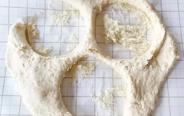 ホットケーキミックスに「材料1つ」混ぜるだけ！　驚くほどしっとりなスコーンが完成