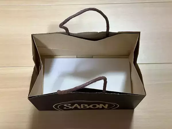 自宅の中で持ち運べる！　余った紙袋で収納ボックスを作る方法