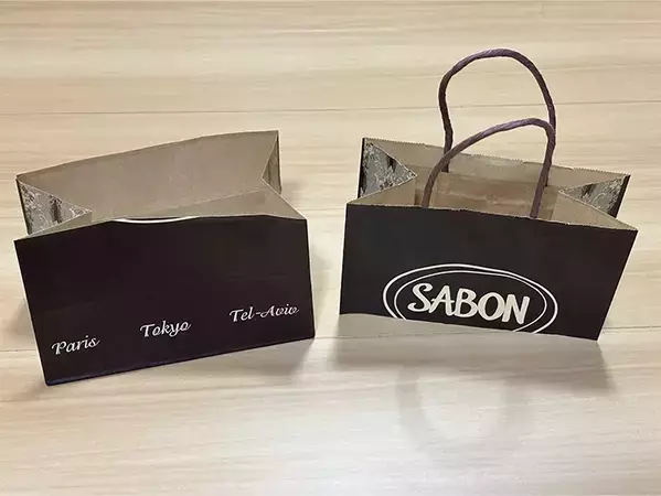 自宅の中で持ち運べる！　余った紙袋で収納ボックスを作る方法