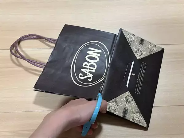 自宅の中で持ち運べる！　余った紙袋で収納ボックスを作る方法