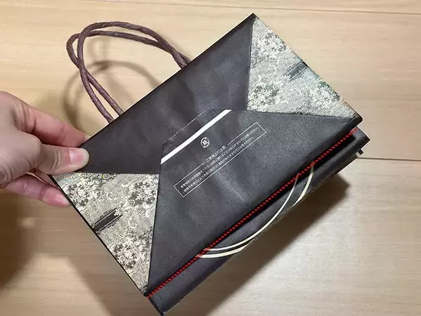 自宅の中で持ち運べる！　余った紙袋で収納ボックスを作る方法