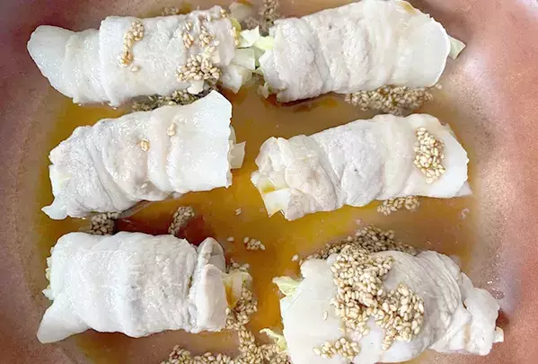 豚バラでくるくる巻いたのは…　できた簡単おかずに「家族分も完食！」「レンチン5分」