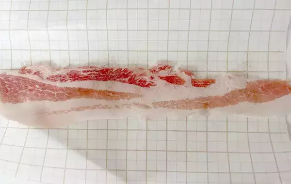 豚バラでくるくる巻いたのは…　できた簡単おかずに「家族分も完食！」「レンチン5分」