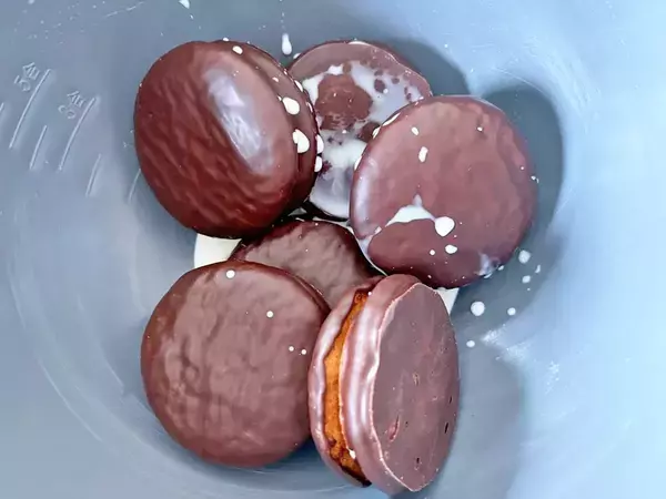 【子供が絶賛】チョコパイ、そのまま食べる前に…　2ステップで作れる、スイーツレシピに「リピート確定だ」