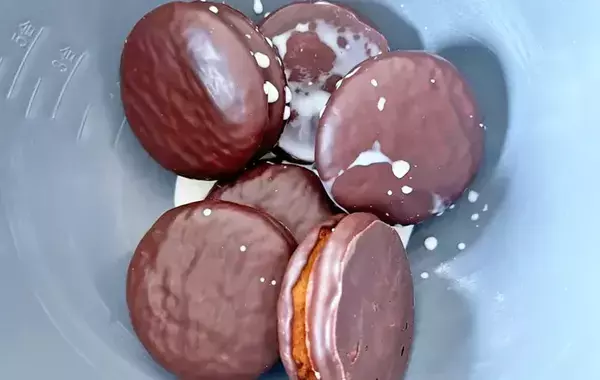 【子供が絶賛】チョコパイ、そのまま食べる前に…　2ステップで作れる、スイーツレシピに「リピート確定だ」