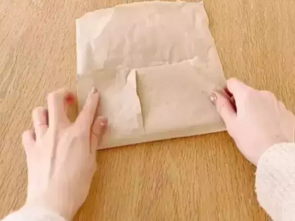 捨てないで！　宅配便の「紙の緩衝材」を折ったら…　「デスクに置ける」「ズボラな私にピッタリ」