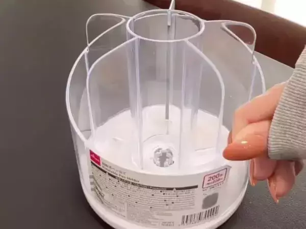 かさばるスティック飲料　意外な文具を使った収納ハックに「めっちゃ便利」「我が家もコレ」