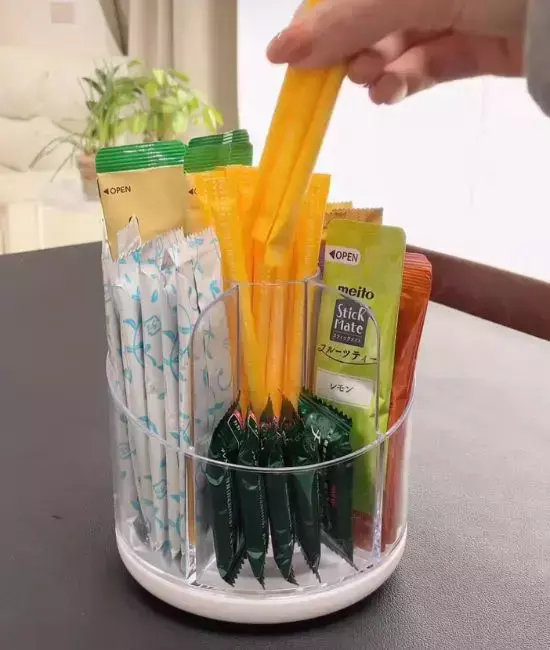 かさばるスティック飲料　意外な文具を使った収納ハックに「めっちゃ便利」「我が家もコレ」