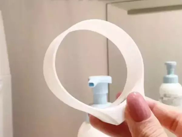 ボトル底のぬめりから解放！　100均バンドの威力に「これスゴい」「早く知りたかった」