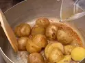新ジャガをゆでる時、水？お湯？　大手スーパー直伝の「煮崩れしないコツ」