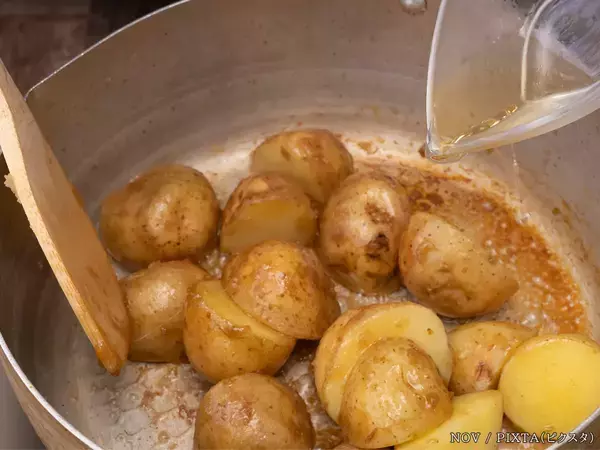 新ジャガをゆでる時、水？お湯？　大手スーパー直伝の「煮崩れしないコツ」