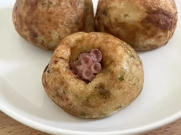 ストック必須！　話題の『冷凍たこ焼き』を実際に食べてみたら…「家族でハマった」