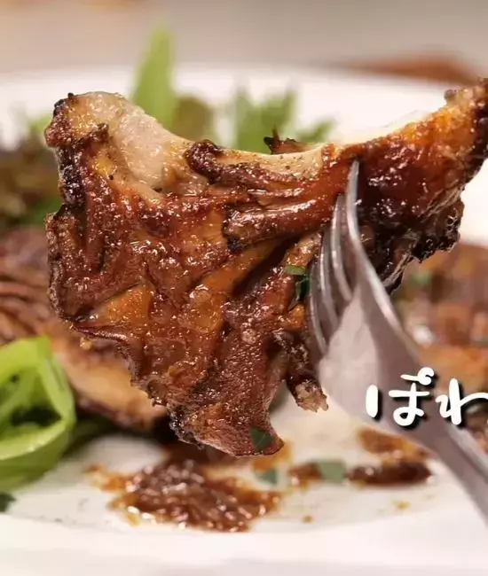 マイタケに片栗粉をまぶし重しをして焼けば？　ステーキのような仕上がりで「毎日の献立が楽」