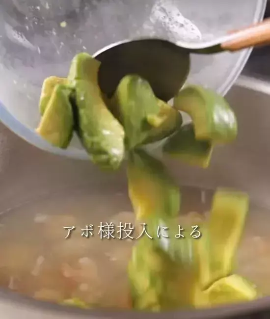 焼きそばに『アボカド』を合わせると…　まさかの組み合わせに「この発想はなかった」