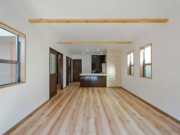 セリアのランチョンマットを丸めてみて！　まさかのインテリアに「高級感がすごい」【活用法4選】