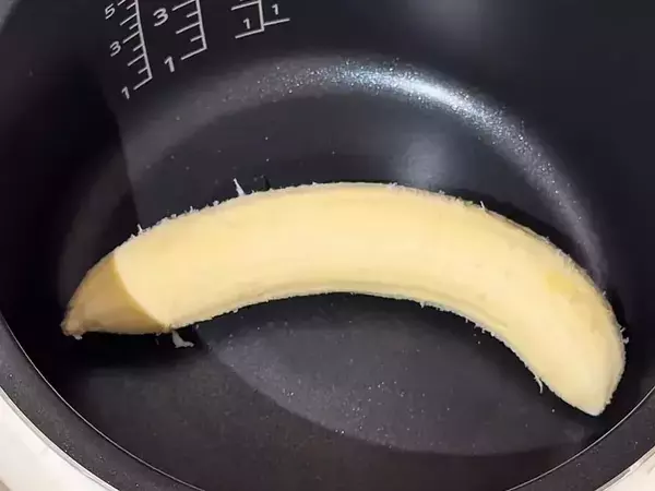 炊飯器にバナナを入れて…　スイッチを押せば完成するスイーツレシピに『1万いいね』【栄養士直伝】
