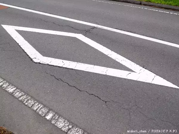 道路の『ひし形』、どういう意味がある？　弁護士の解説に「知らなかった」