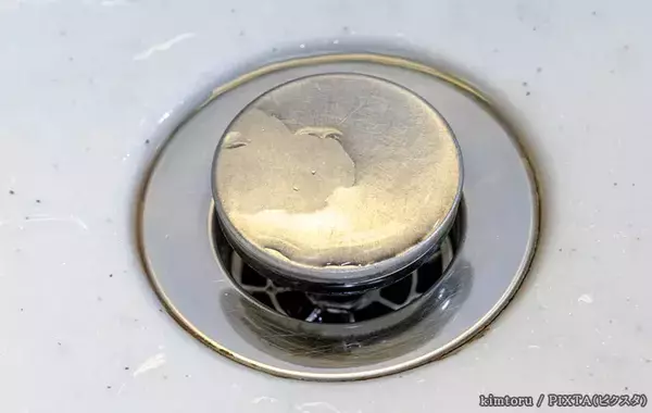 浴槽にある排水栓、使わない時は開けておく？閉めておく？　リクシルに聞いた「正解」は…