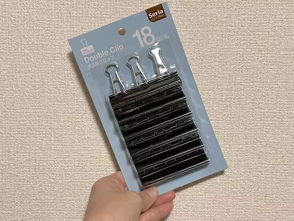 ダブルクリップをケーブル整理に使うと？　画期的な裏ワザに「この手があったか」