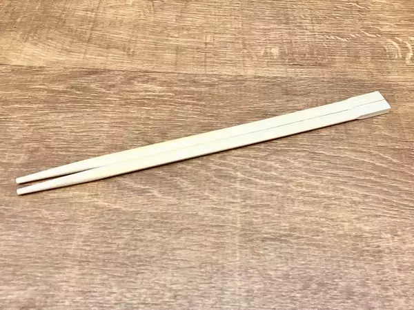 水筒やグラスの底がきれいになる！　水切りネット×割り箸で“特製掃除アイテム”【手順】