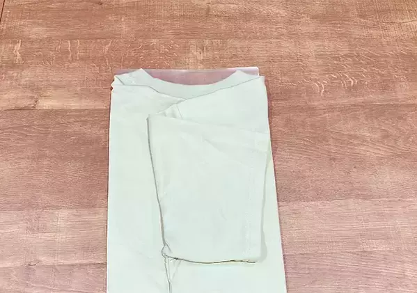 Tシャツ皺だらけから卒業！　セリアのクリアファイルを使って畳む裏技