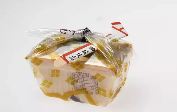 完成まで50年！　『桔梗信玄餅』の容器をよく見ると…「知らなかった」「天才」【桔梗屋に取材】