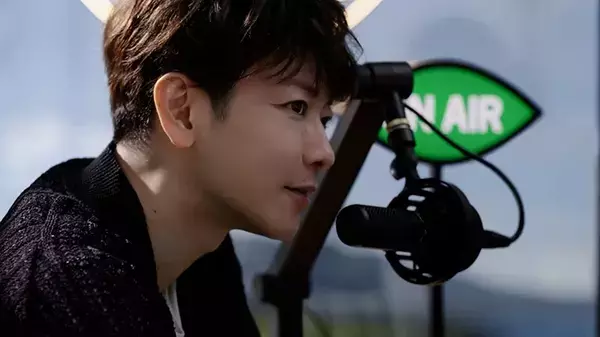 佐藤健がラジオパーソナリティ役の『綾鷹』新CM！　女性リスナーからの悩み相談に「お茶、しよっか」