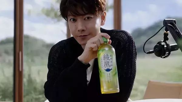 佐藤健がラジオパーソナリティ役の『綾鷹』新CM！　女性リスナーからの悩み相談に「お茶、しよっか」