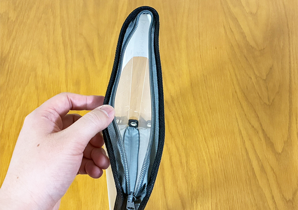 ファスナーを『片側』だけ開けると…　キッチン収納で役立つ意外な使い方とは