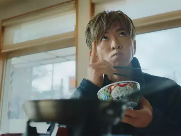 「略して『焼き牛』！」　木村拓哉が吉野家新メニューを堪能する『アツアツ』のCMでお腹が空く…！