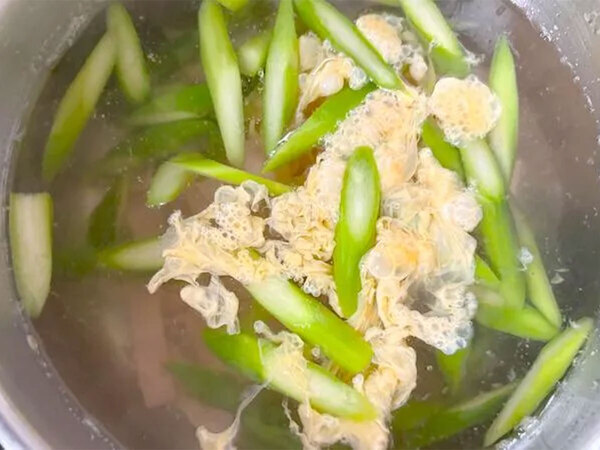 【春に食べたい】味噌汁の味変、入れた3つの具材が？「相性抜群」「作ってみたい」