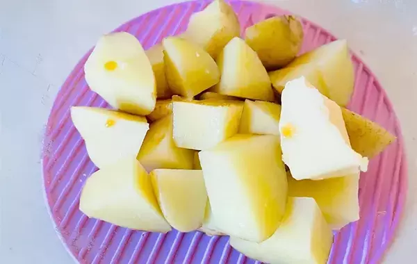 子供「フライドポテトより好きかも！」　新ジャガイモの食べ方に「コクがすごい」「手間がかからない」