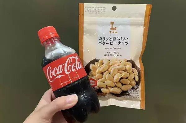 コーラにピーナッツ入れるとどうなる？　実際に試したら「5分後」に変化が…