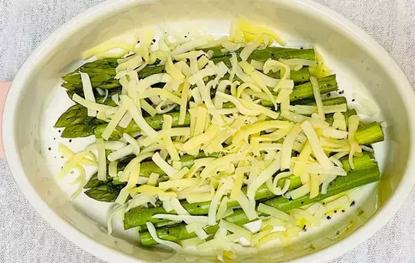 【調理時間15分】アスパラとチーズがこんがり！　“簡単おかず”のレシピ