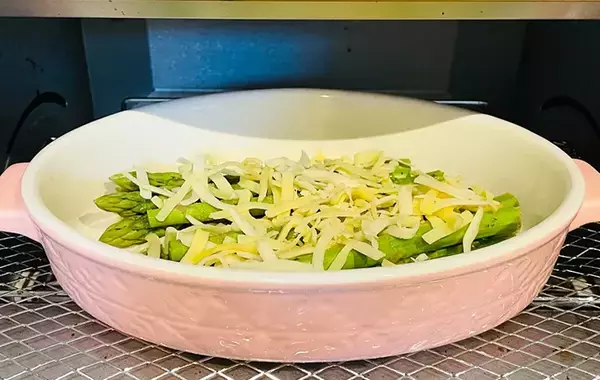 【調理時間15分】アスパラとチーズがこんがり！　“簡単おかず”のレシピ