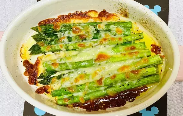 【調理時間15分】アスパラとチーズがこんがり！　“簡単おかず”のレシピ