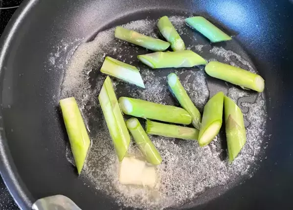 バター×塩昆布の相性抜群！　10分で完成した一品に「箸が止まらない」【春野菜レシピ】