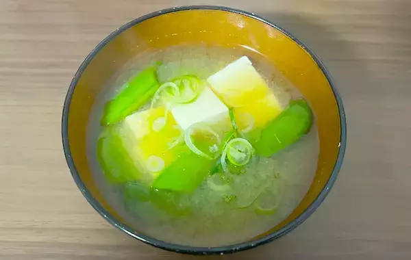 【調理時間10分】スナップエンドウを鍋に入れて？　完成した汁ものに「うまい！」