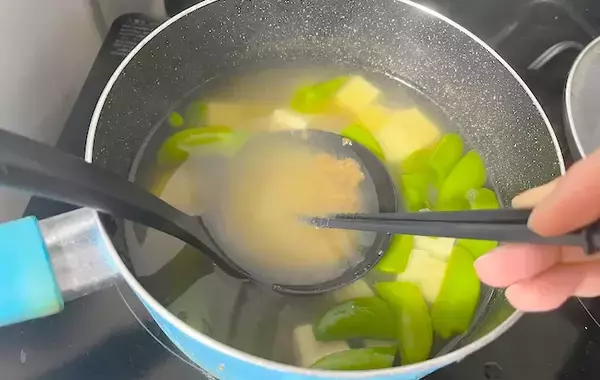 【調理時間10分】スナップエンドウを鍋に入れて？　完成した汁ものに「うまい！」