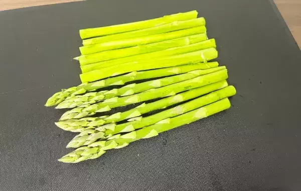 「これは素材本来の味でいただくのが正解！」夫が絶賛した10分でできるアスパラガスのレシピ！