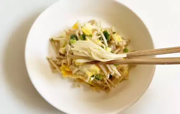 【節約レシピ】10分で完成！　エノキと卵で作れるおかずに「リピート確定」「夫が絶賛」